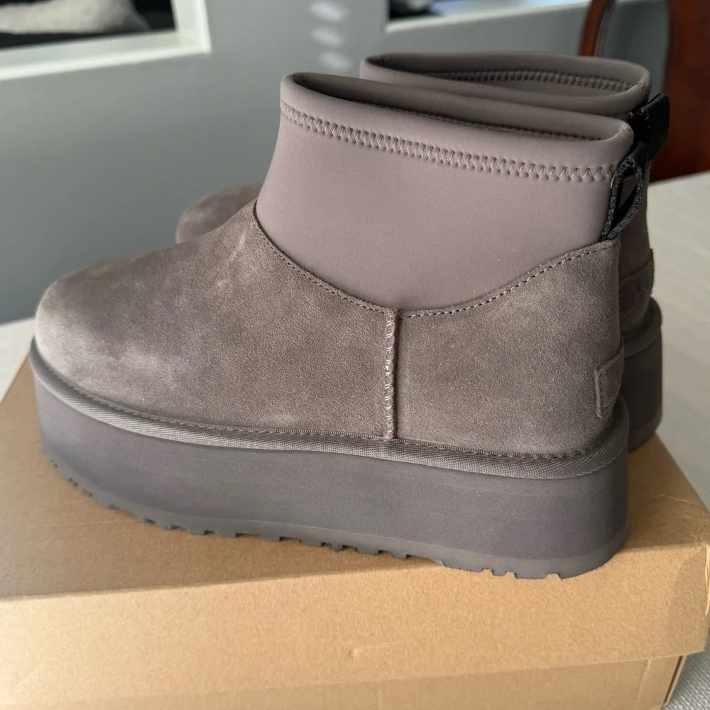 UGG CLASSIC MINI DIPPER PLATFORM BOOT - Picture 3 of 9